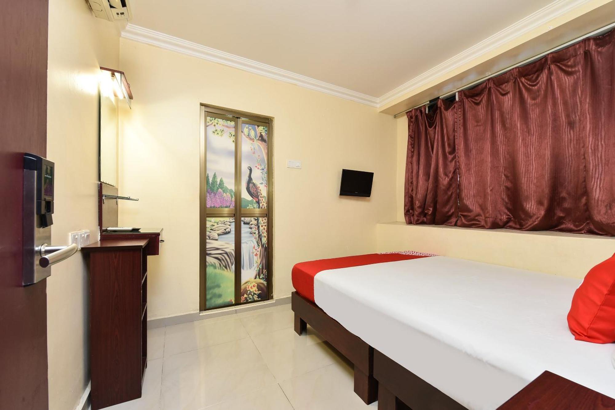 Super Oyo 90562 J Hotel Pj Петалинг Джая Екстериор снимка