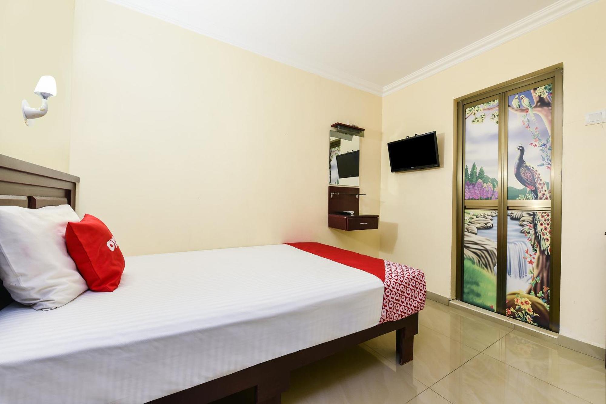 Super Oyo 90562 J Hotel Pj Петалинг Джая Екстериор снимка