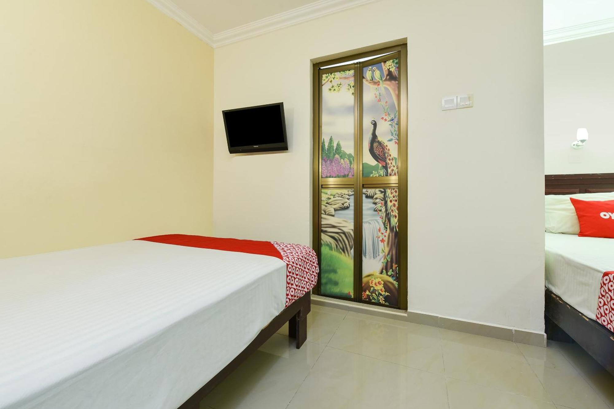 Super Oyo 90562 J Hotel Pj Петалинг Джая Екстериор снимка