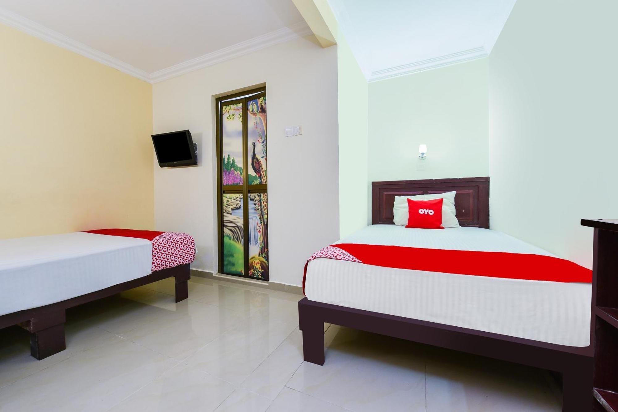 Super Oyo 90562 J Hotel Pj Петалинг Джая Екстериор снимка