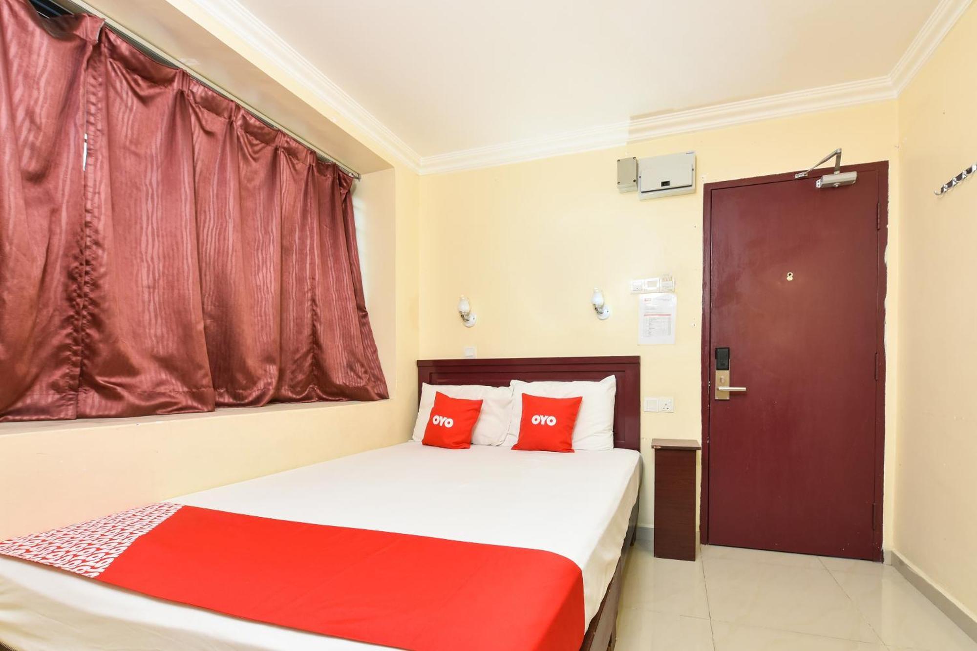 Super Oyo 90562 J Hotel Pj Петалинг Джая Екстериор снимка